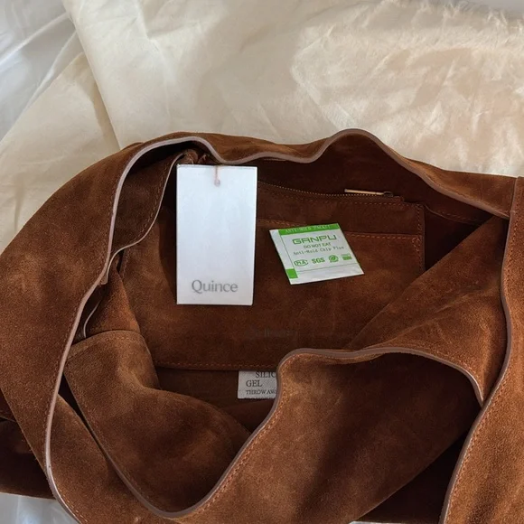 Brand new QUINCE Italian Suede Slouchy Shoulder Bag - Picture 5 of 5